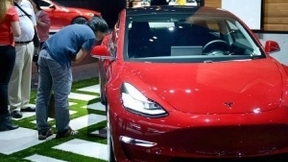 高盛看衰特斯拉Model 3产能和资金量 下调目标股价