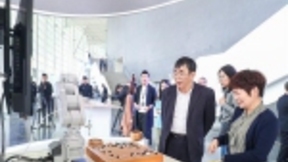 华为Mate 20发布会花絮：AI智慧下棋挑战人类 未来要做第一