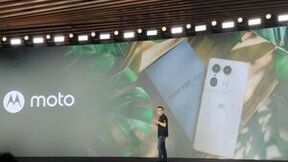 moto X50 Ultra AI手机发布：百倍潜望追光+AI影像，3999元起售